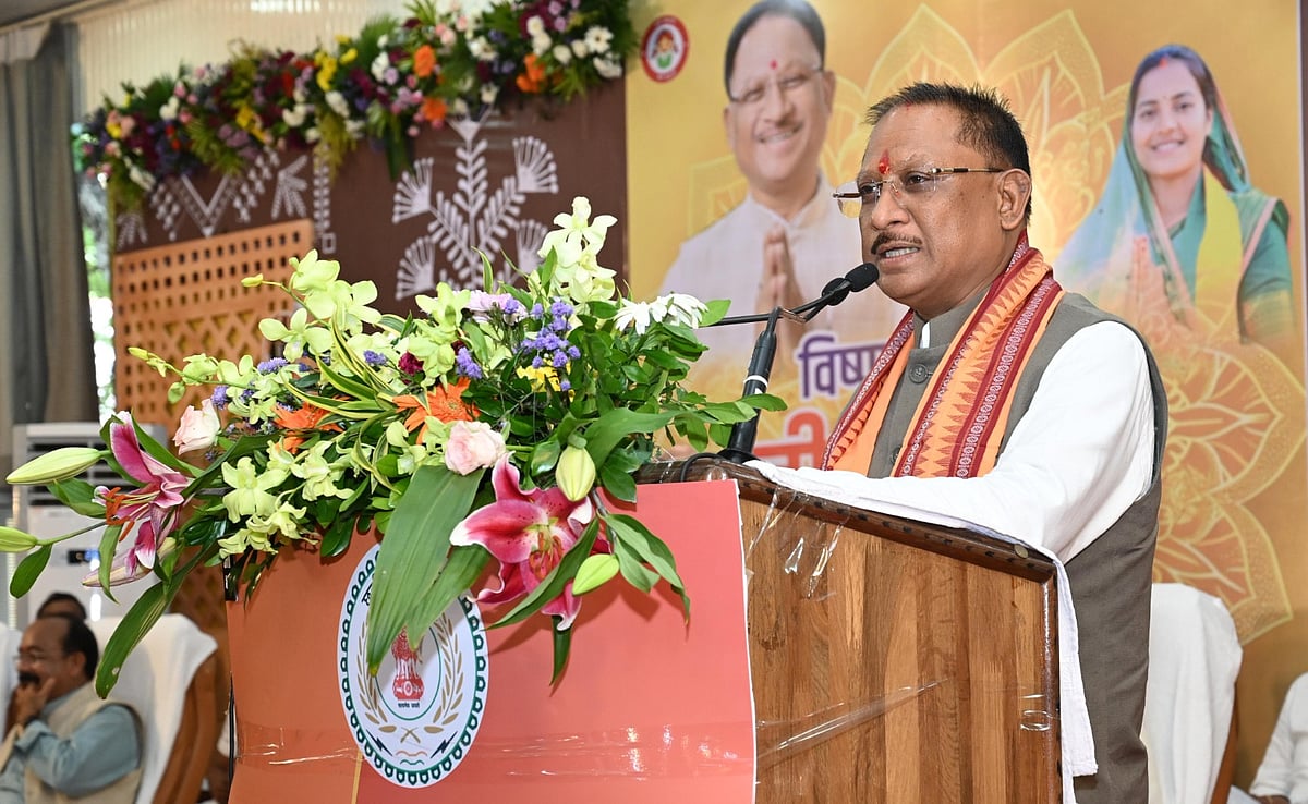 Chief Minister Vishnu Deo Sai welcoming the women at the event